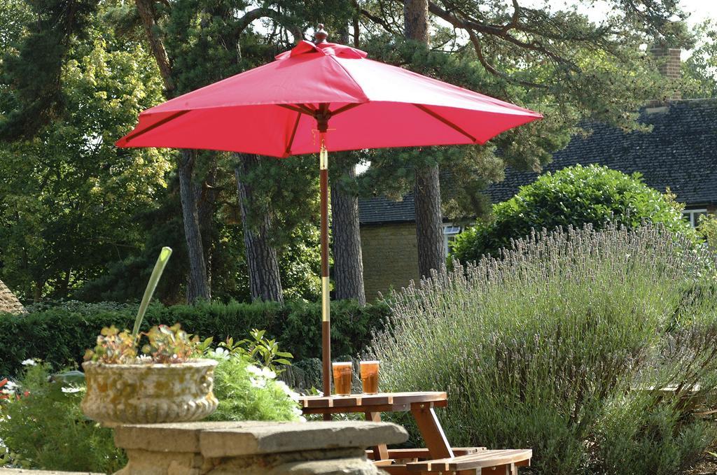 The Red Lion Inn Long Compton Екстериор снимка